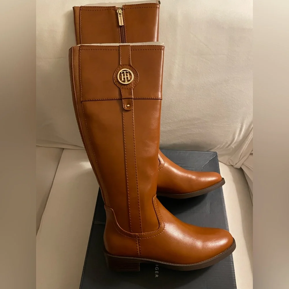 NIB Tommy Hilfiger Imina Almond Toe Knee High Boots Size 5.5